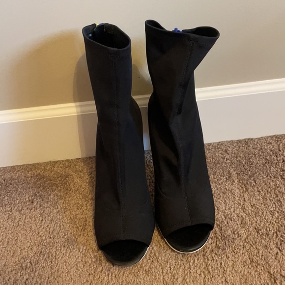 Open toed ankle booties - Picture 2 of 5